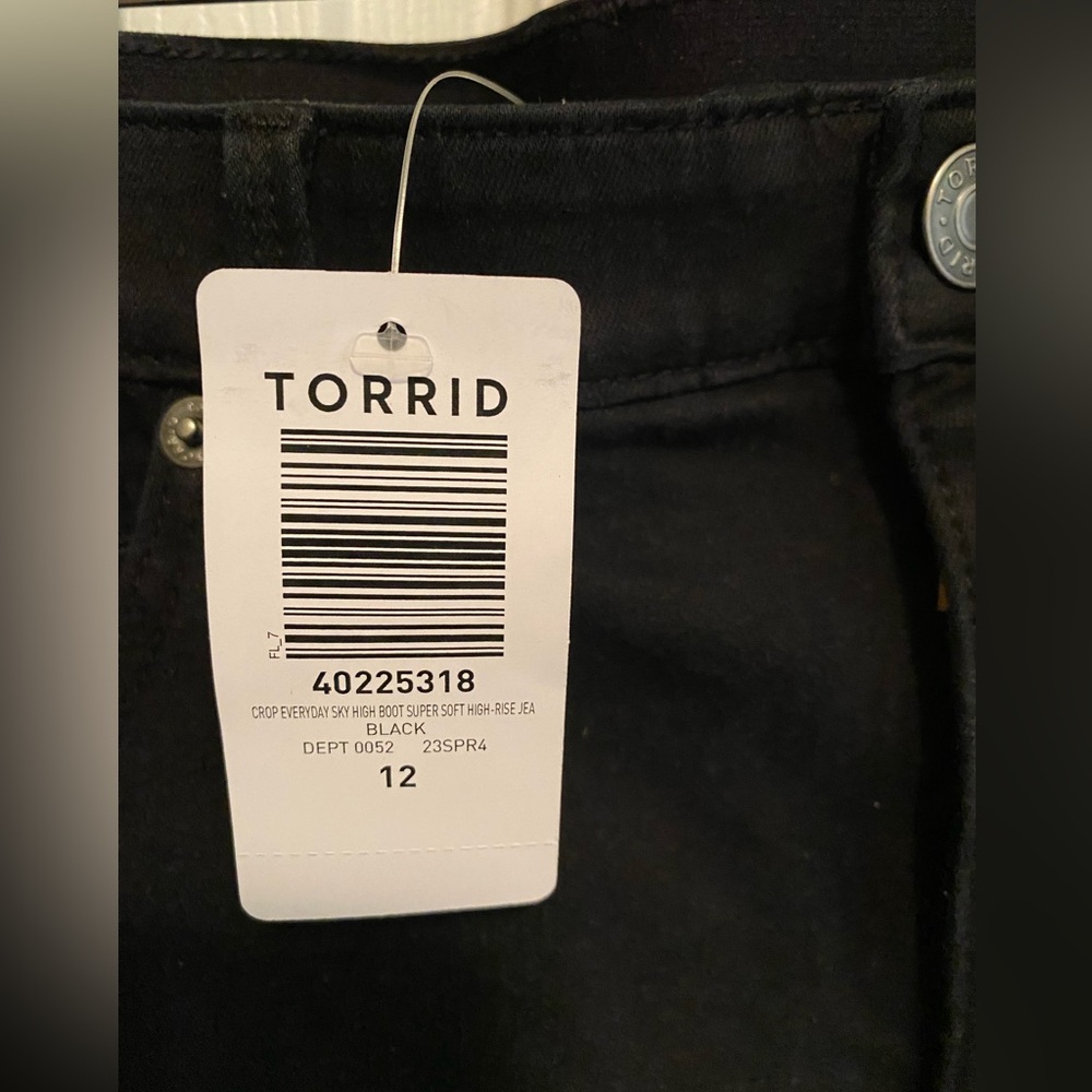 Torrid 12 Crop Sky High Boot Super Soft High-Rise Jean Black - Picture 6 of 7